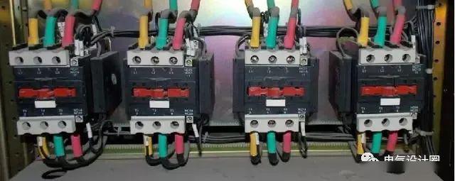 配電室中有哪些類型的低壓配電柜電壓？配電柜主要內部組件是什么？