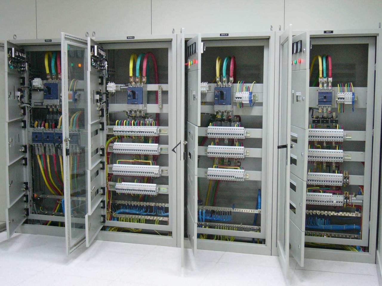 閱讀文章配電箱工作原理和安裝標(biāo)準